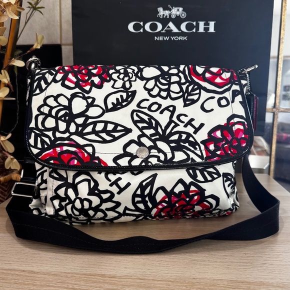Coach Poppy Daisy Kyra Flower Graffiti Large Messenger Crossbody Bag F16915 - Picture 1 of 12